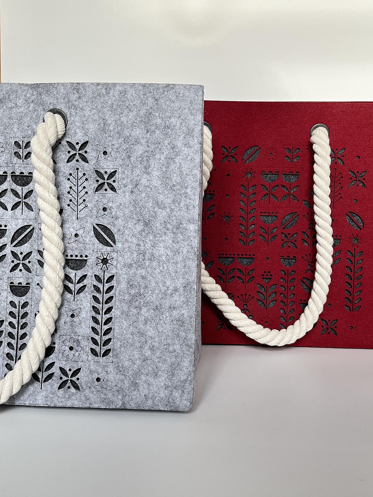 Шопер з фетру двошаровий, колекція «Весна» — міцні м’які ручки, M/L, з кишенями і блискавкою