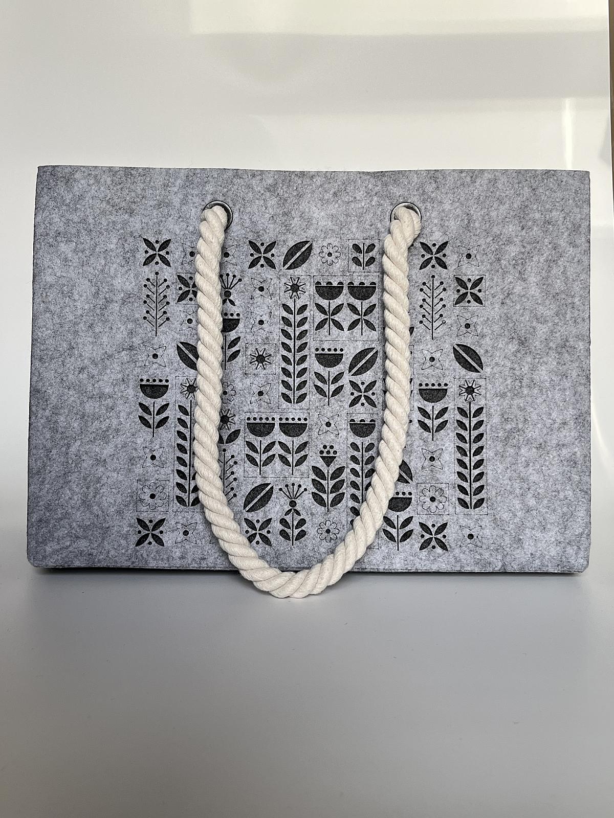 Шопер з фетру двошаровий, колекція «Весна» — міцні м’які ручки, M/L, з кишенями і блискавкою