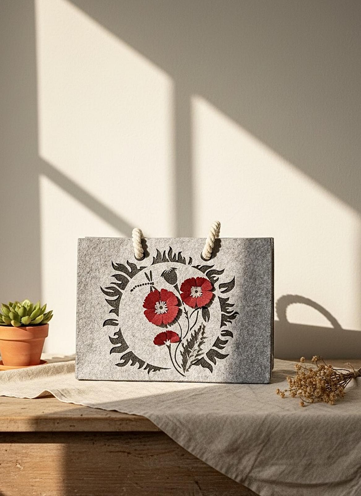 Шопер з фетру двошаровий, колекція «Маки» — міцні м’які ручки, M/L, з кишенями і блискавкою