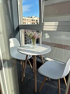 Стіл обідній круглий Bonro В-957-600 білий