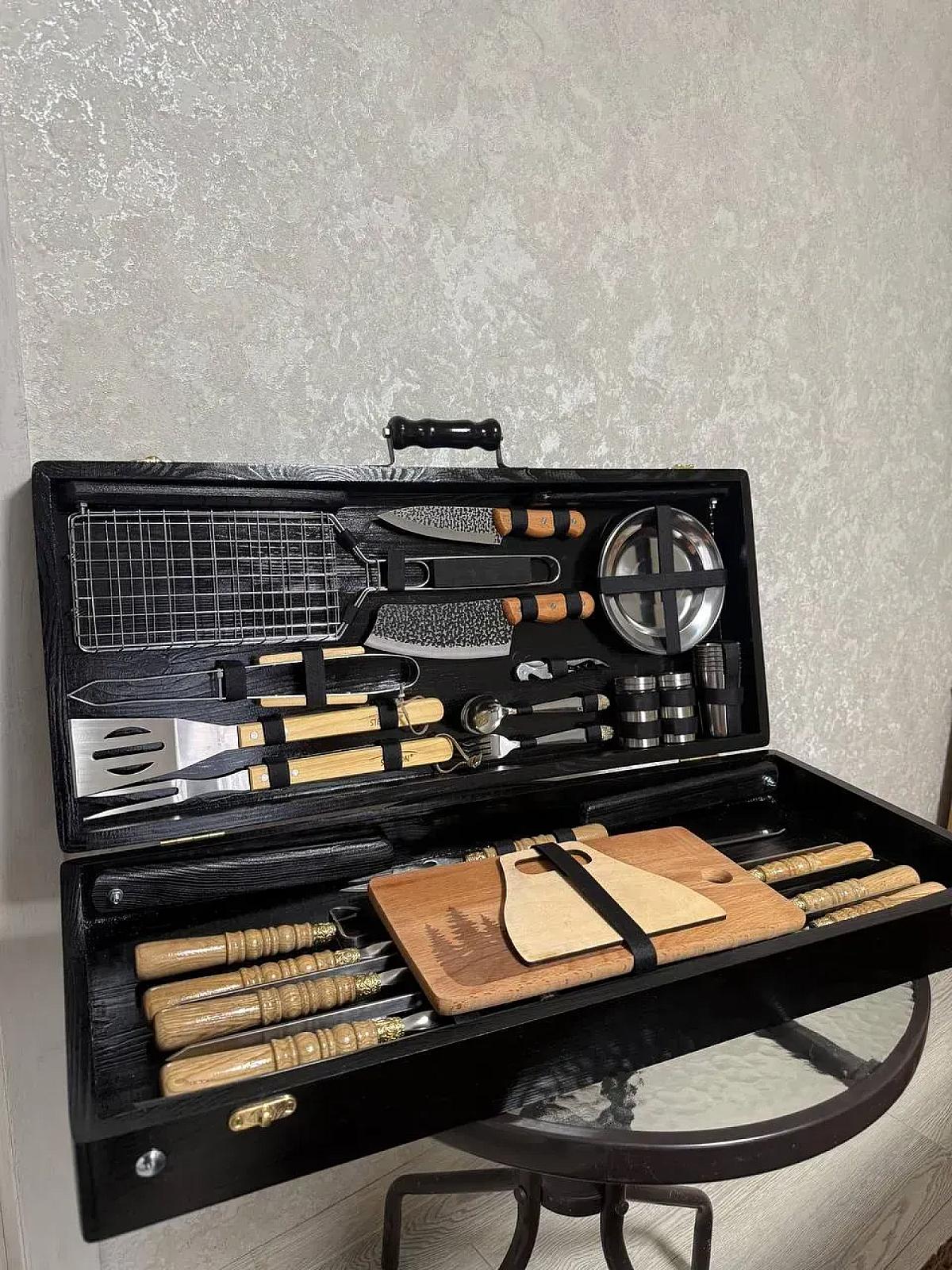 Дерев'яний кейс із набором шампурів «КОРОЛЬ ГРИЛЮ»