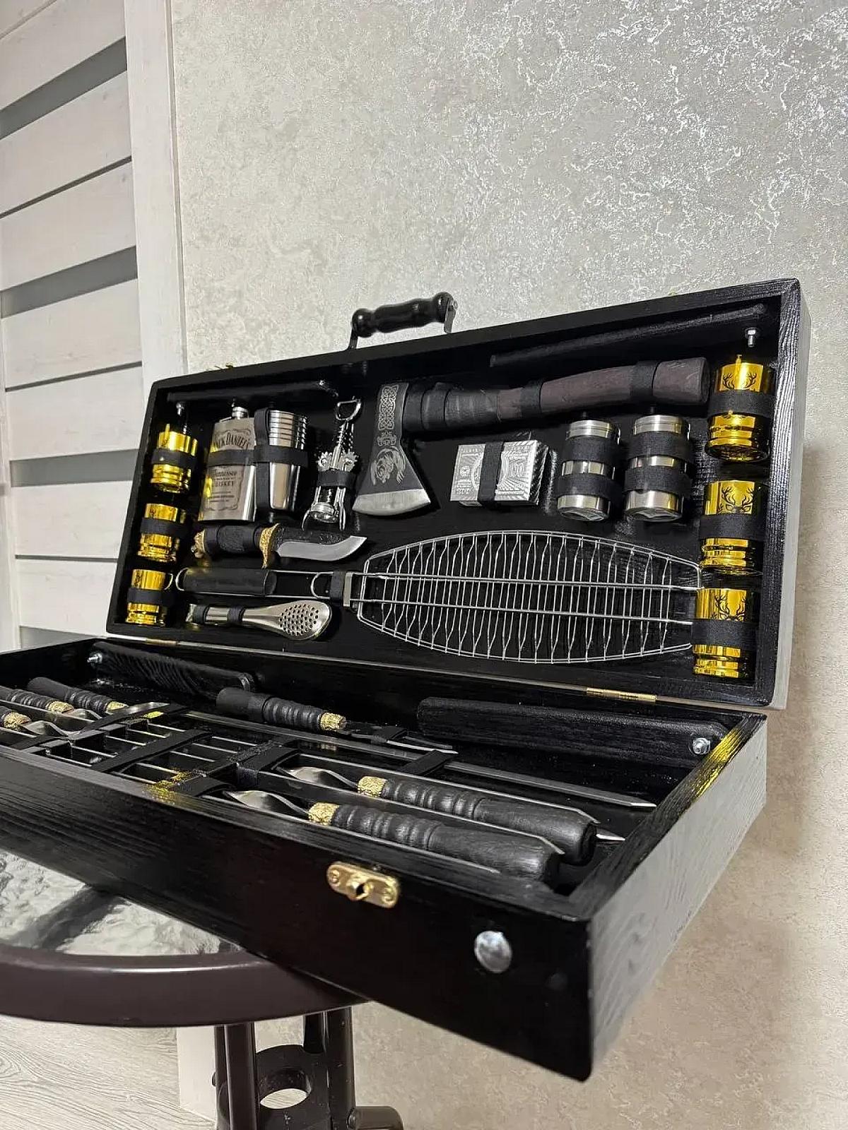 Дерев'яний кейс "50-й КАЛІБР" із набором шампурів