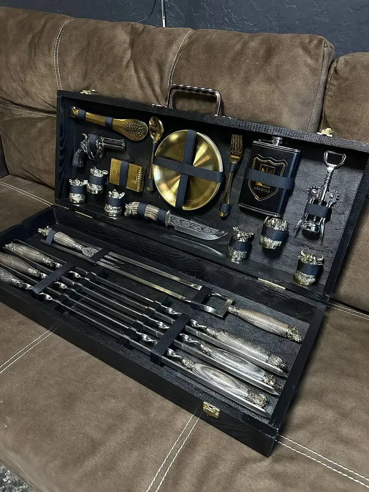 Кейс дерев’яний з набором шампурів «GOLD»