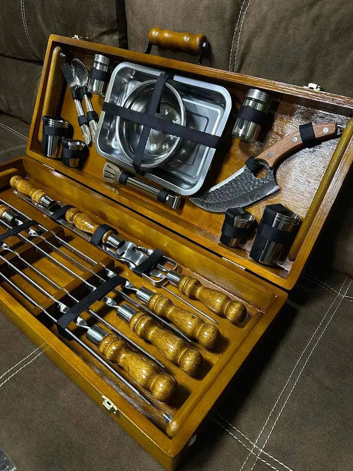 "Каштановий SET" у дерев'яному кейсі: набір шампурів