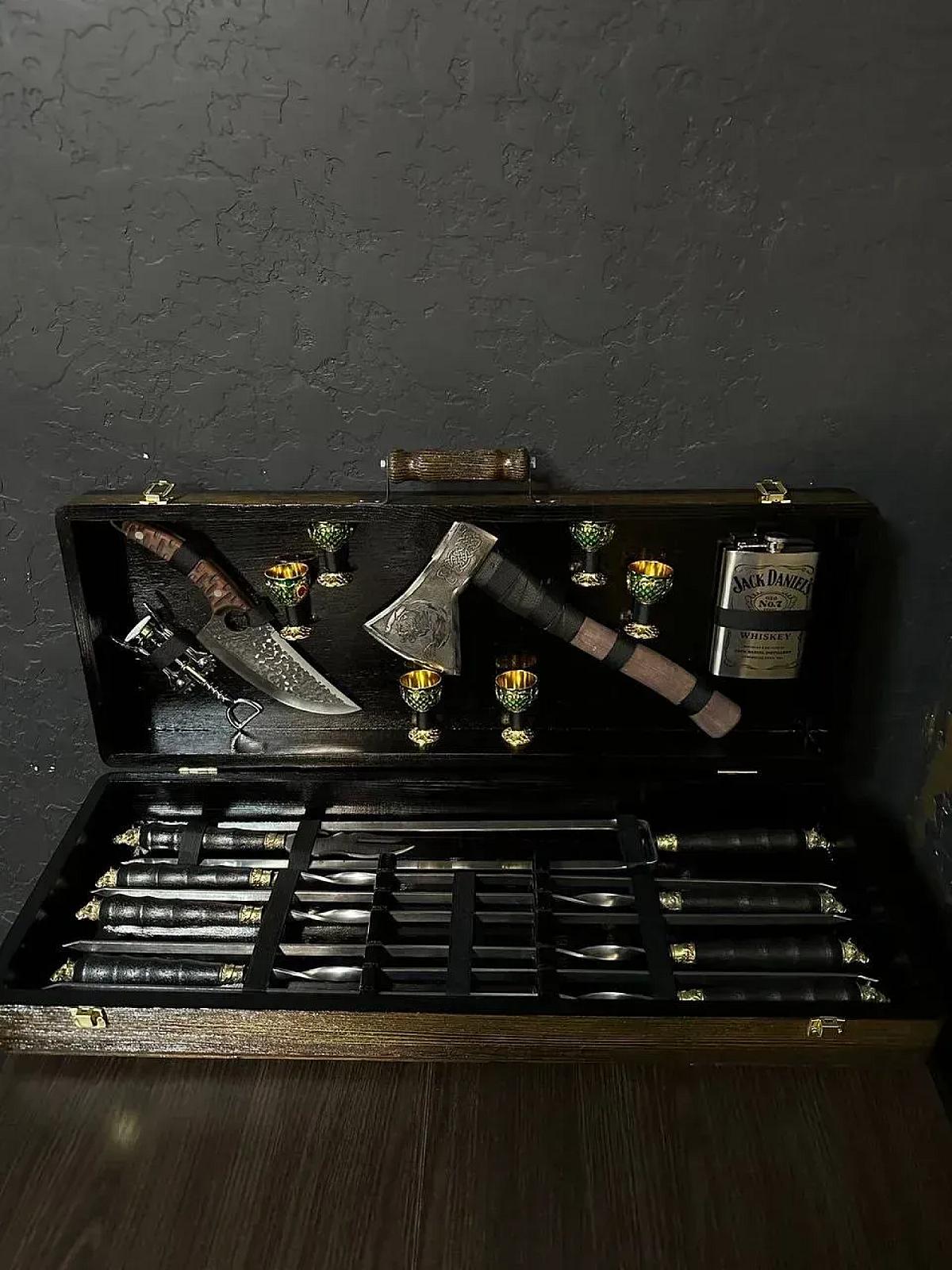 Кейс дерев’яний з набором шампурів «ДАР ВОЇНА»