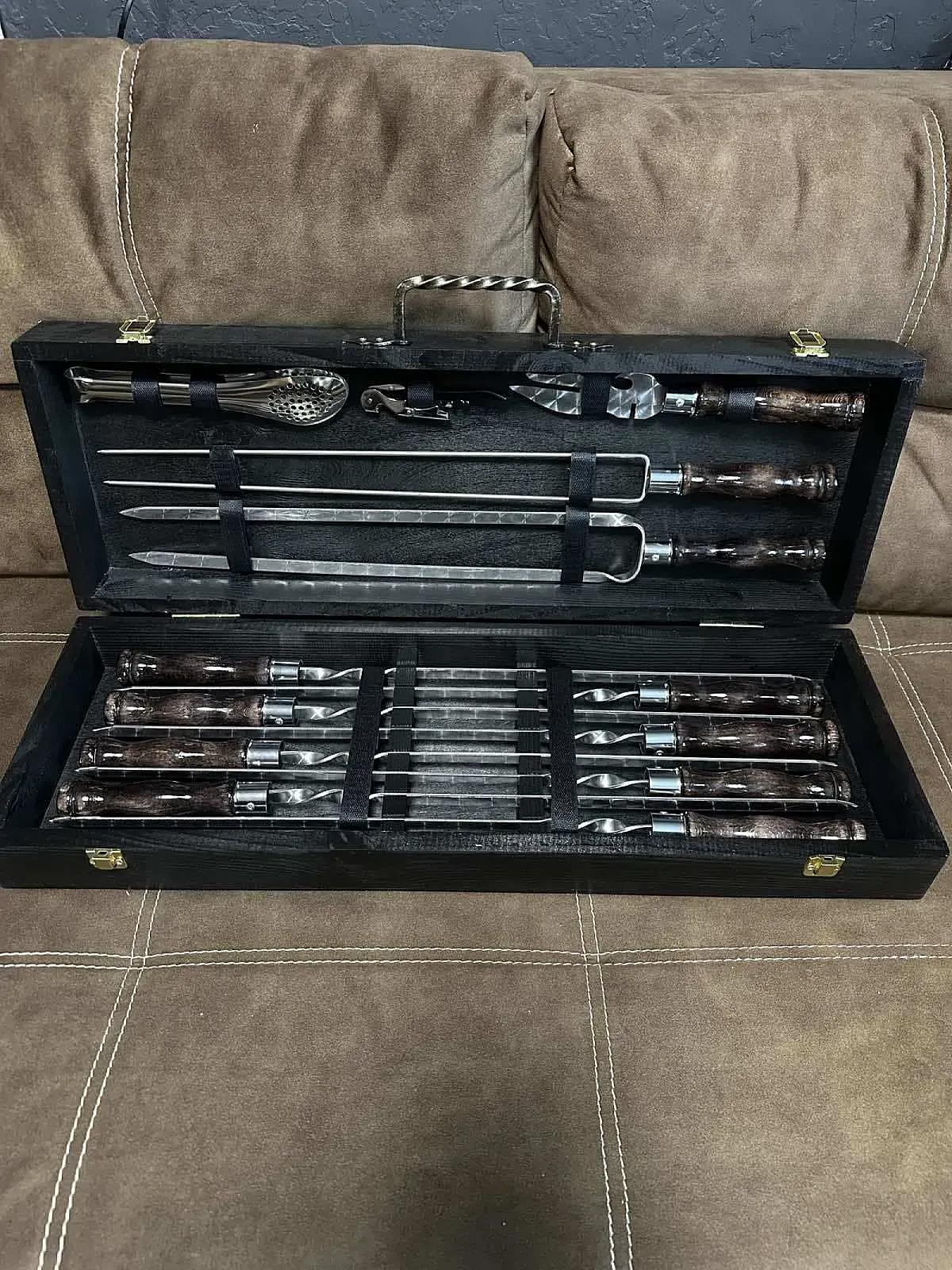 Набір із 13 предметів: шампури у дерев'яному кейсі