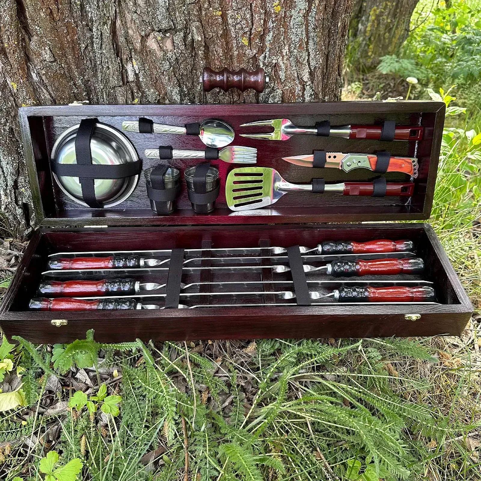 "ЮКОН" — набір шампурів у кейсі з дерева