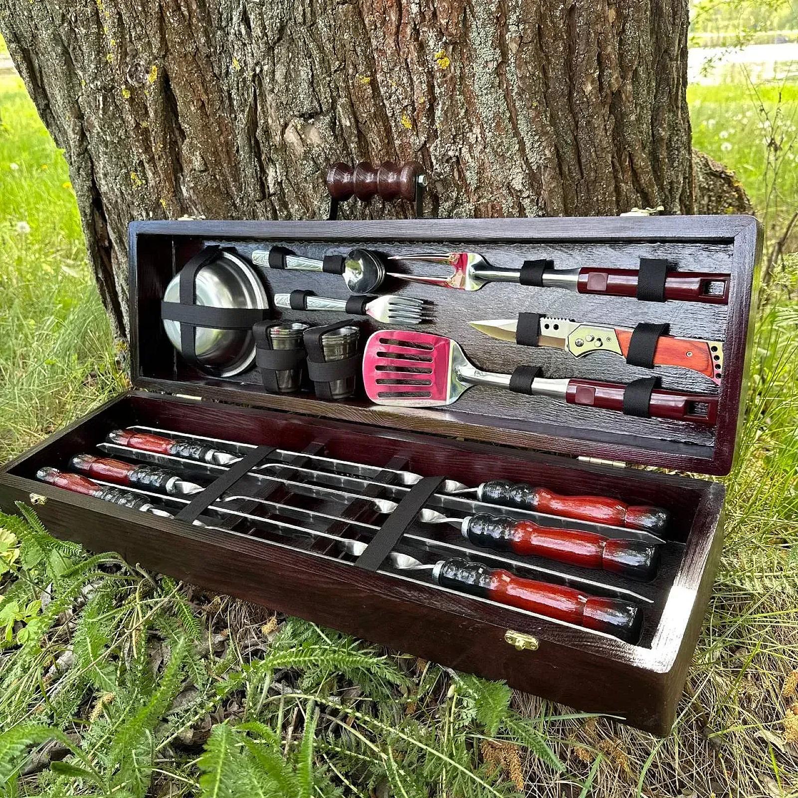 "ЮКОН" — набір шампурів у кейсі з дерева