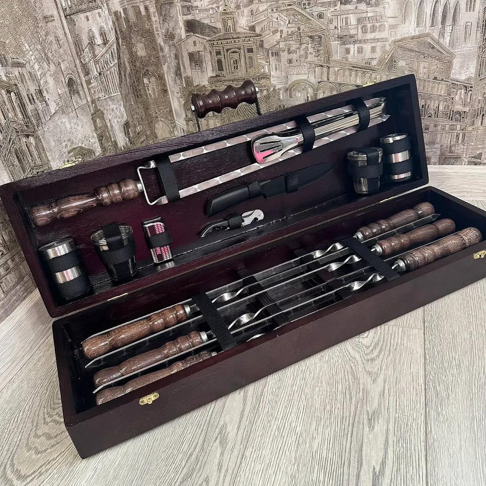 Кейс дерев'яний з набором шампурів «ФОКС»