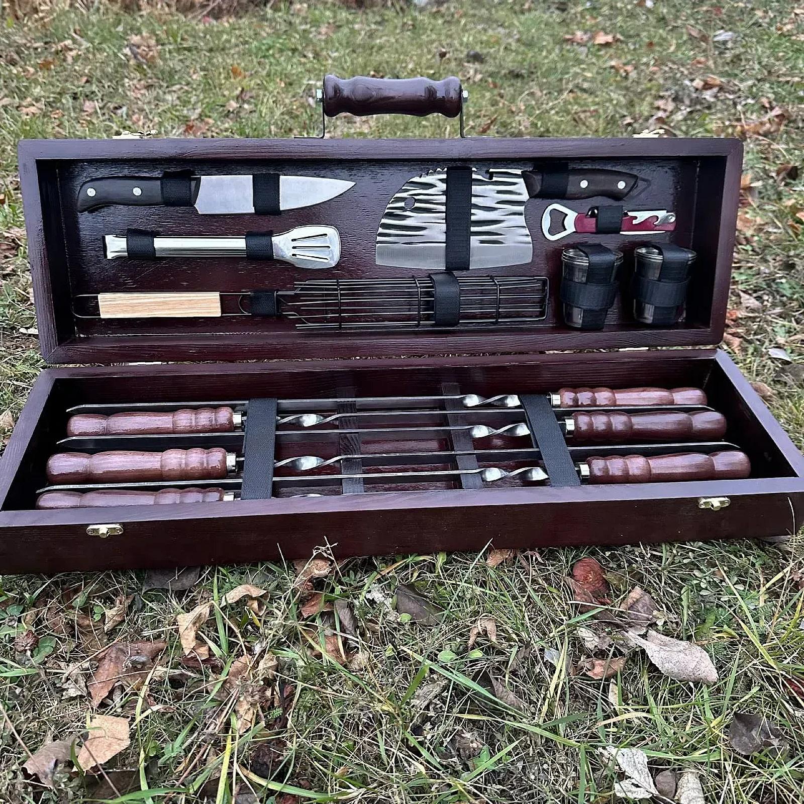 Дерев’яний кейс «ГРИЗЛІ» з набором шампурів