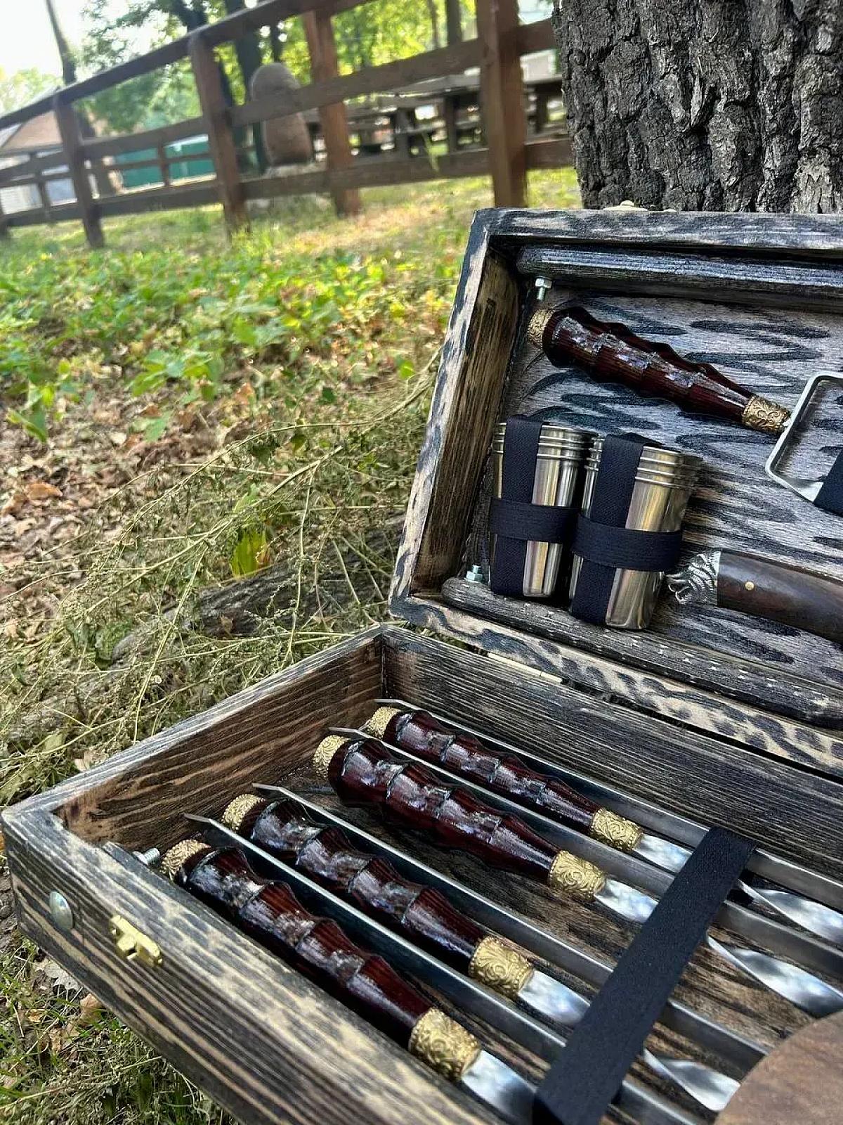 Дерев'яний кейс із набором шампурів «АВАНГАРД»