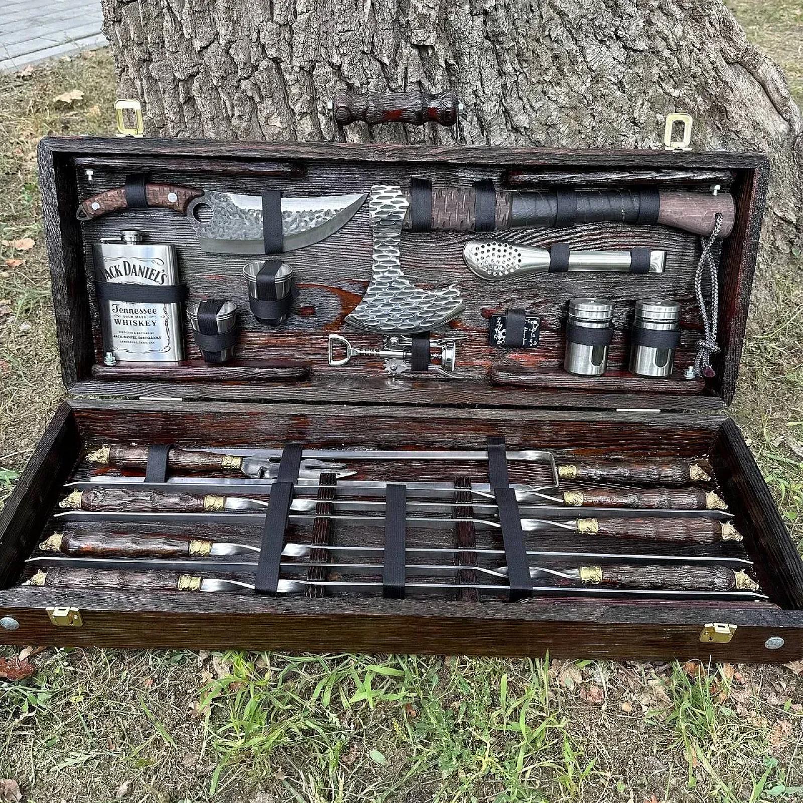 Кейс дерев’яний із набором шампурів «ВОЖАК»