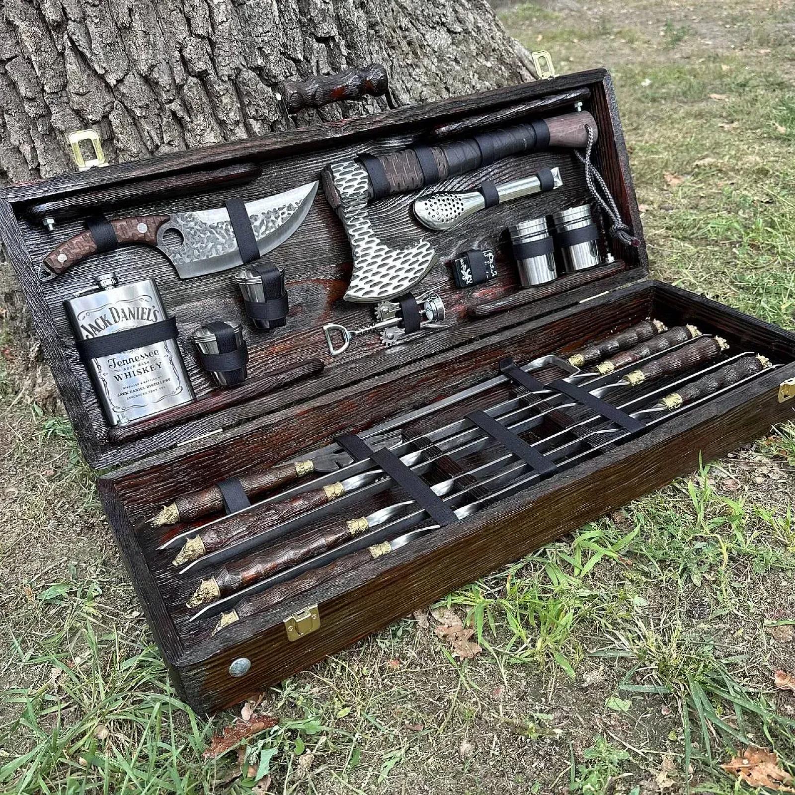 Кейс дерев’яний із набором шампурів «ВОЖАК»