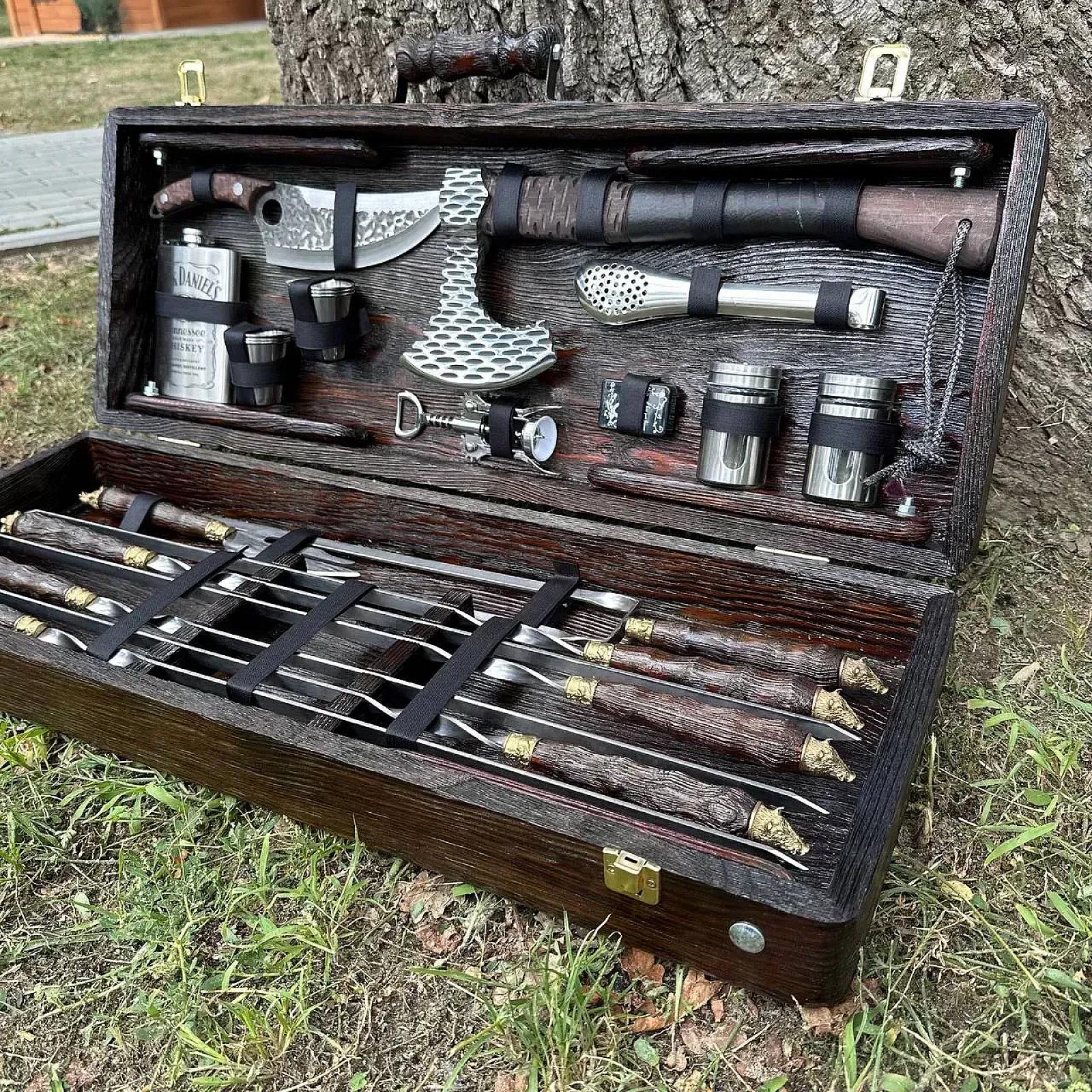 Кейс дерев’яний із набором шампурів «ВОЖАК»