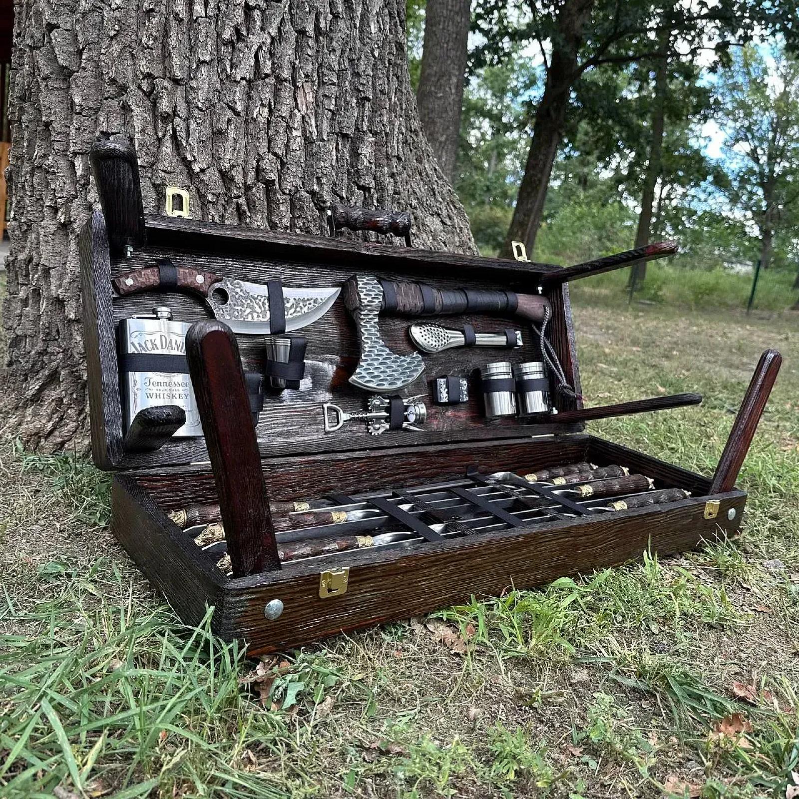 Кейс дерев’яний із набором шампурів «ВОЖАК»