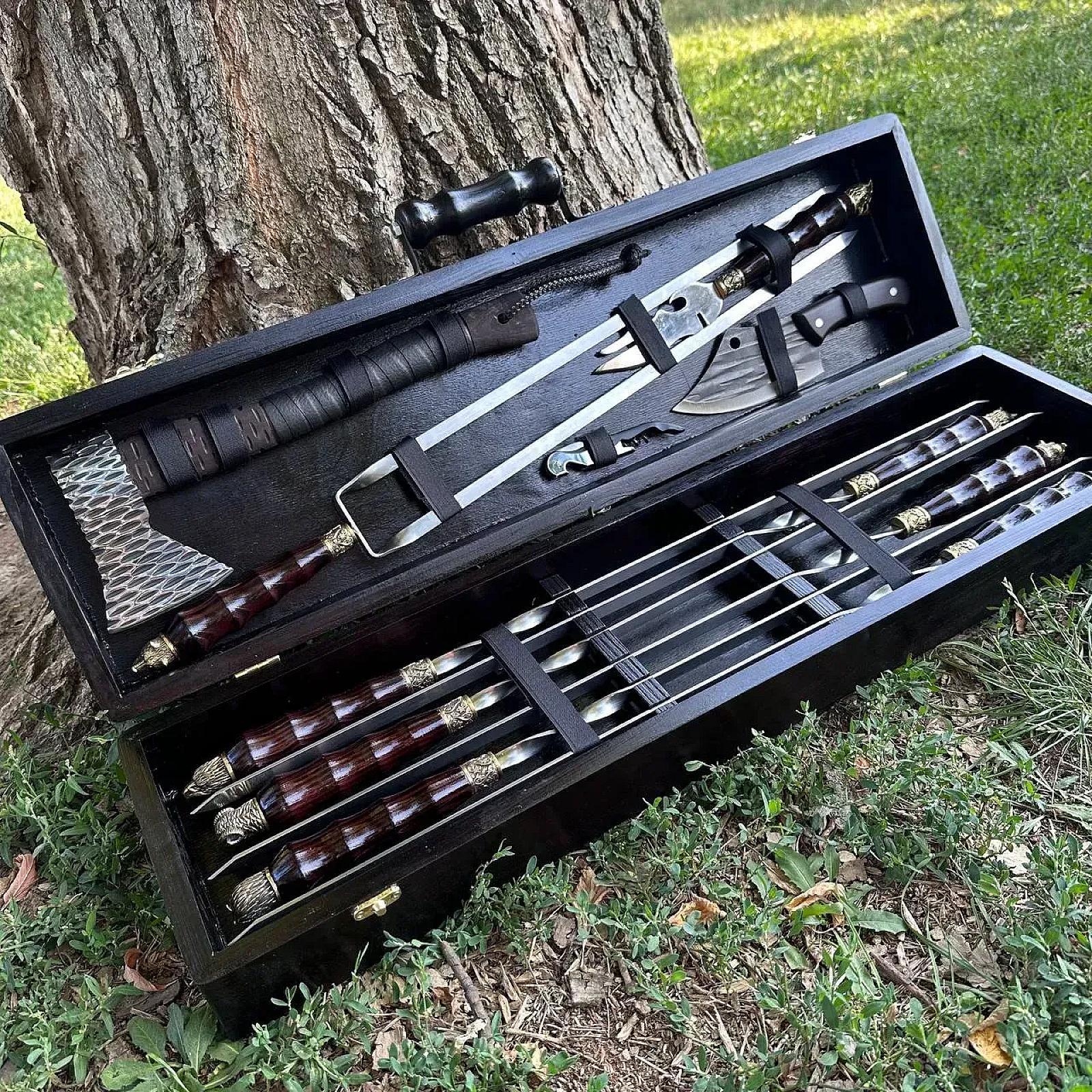 «ТОТЕМ МИСЛИВЦЯ»: набір шампурів у кейсі з дерева