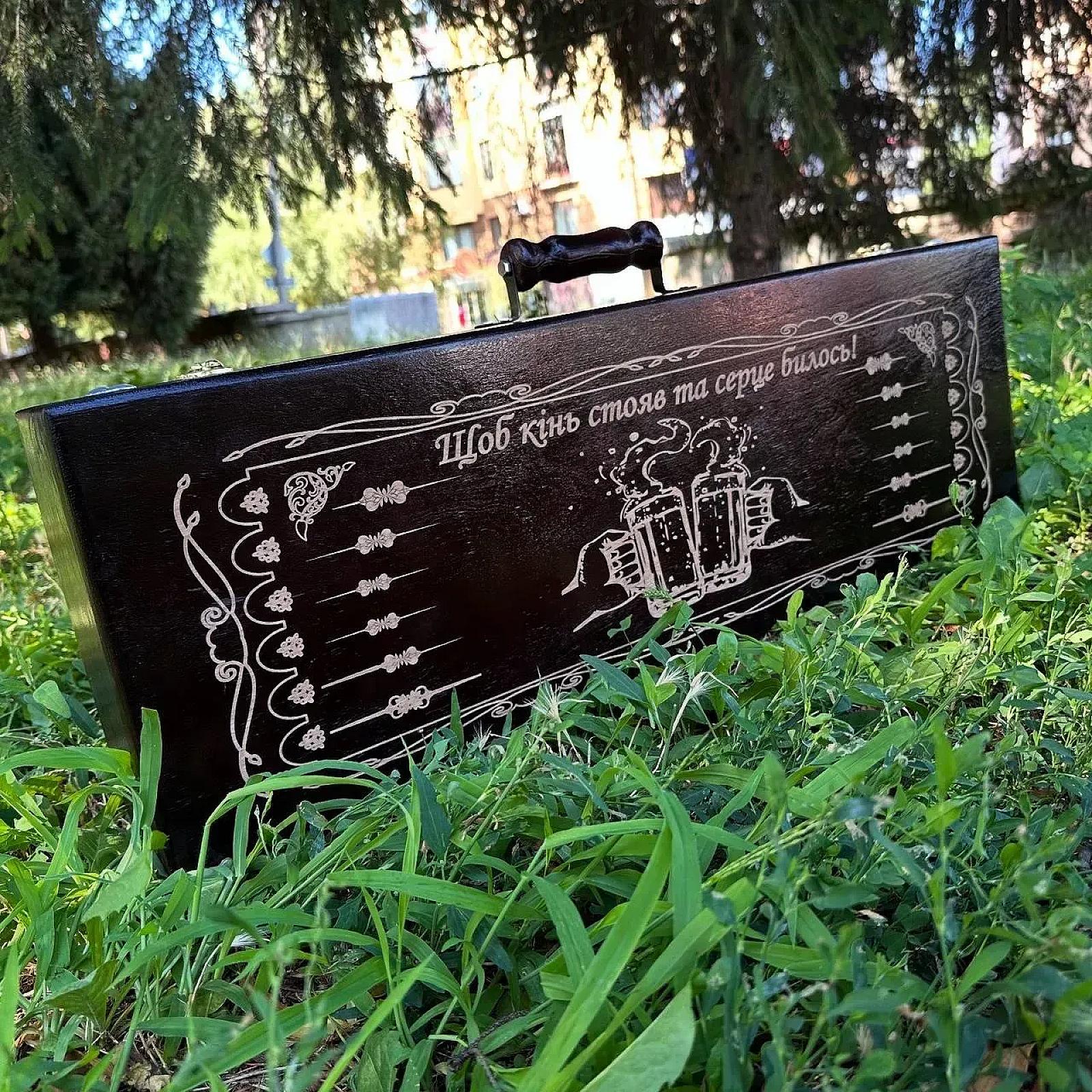 Кейс дерев'яний "ТРОФЕЙ КОЗАКА" з набором шампурів