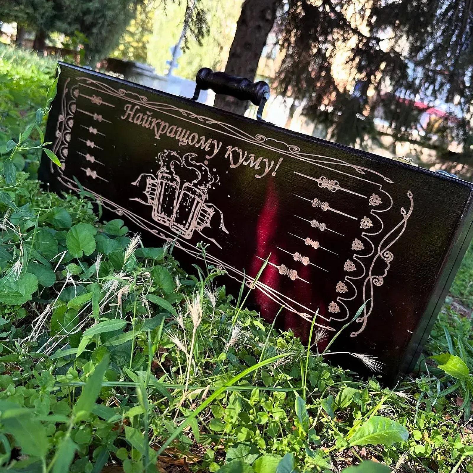 Кейс дерев'яний "ТРОФЕЙ КОЗАКА" з набором шампурів