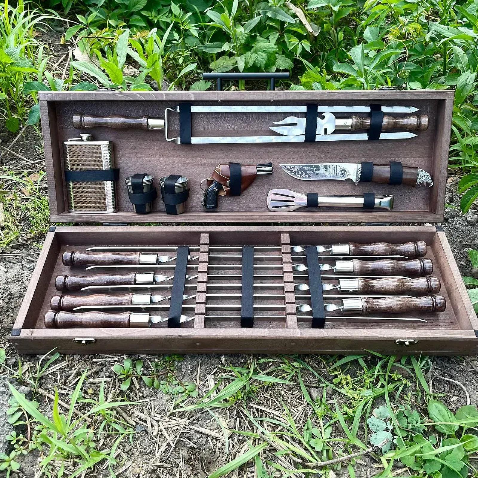 Кейс дерев'яний «СОКІЛ» з набором шампурів