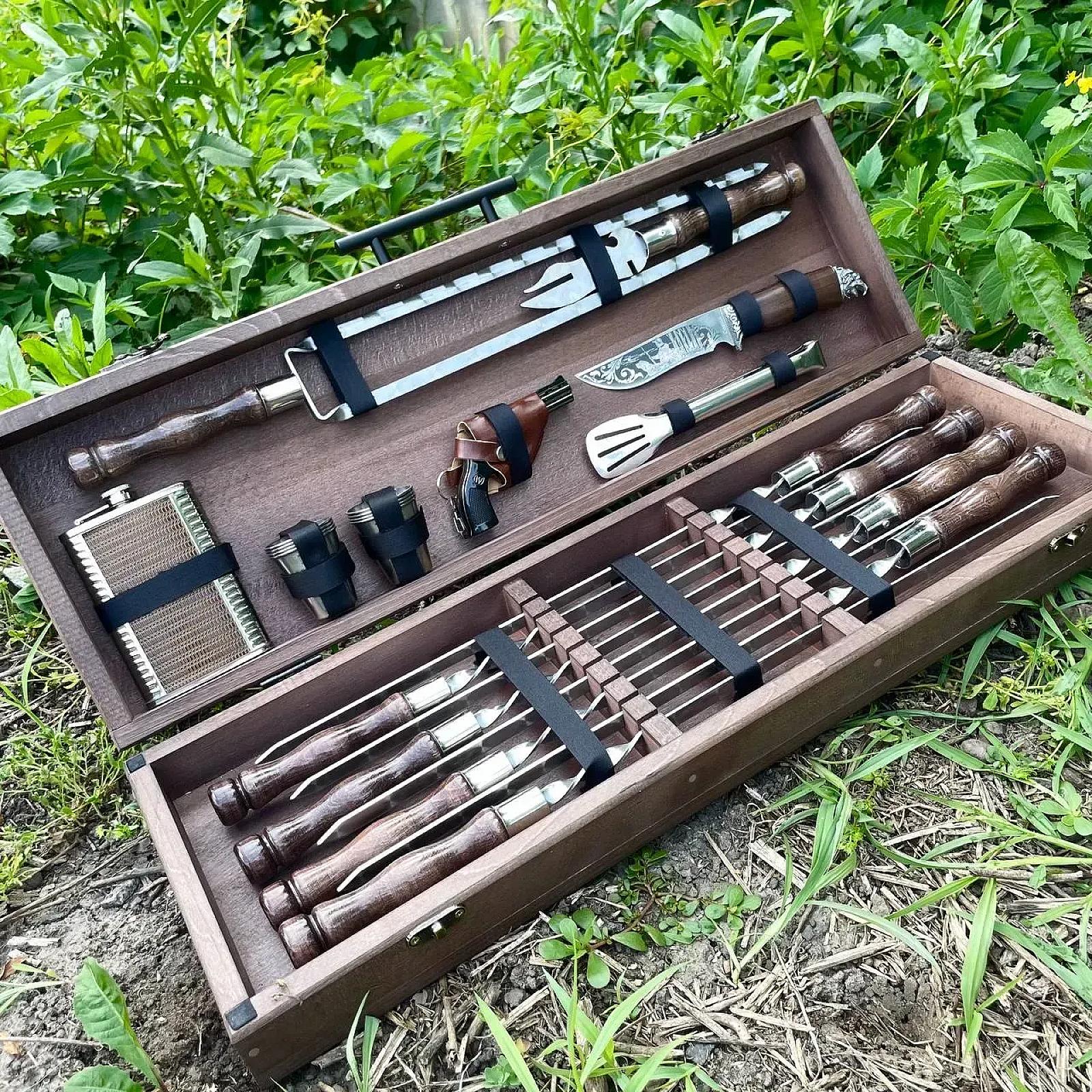 Кейс дерев'яний «СОКІЛ» з набором шампурів