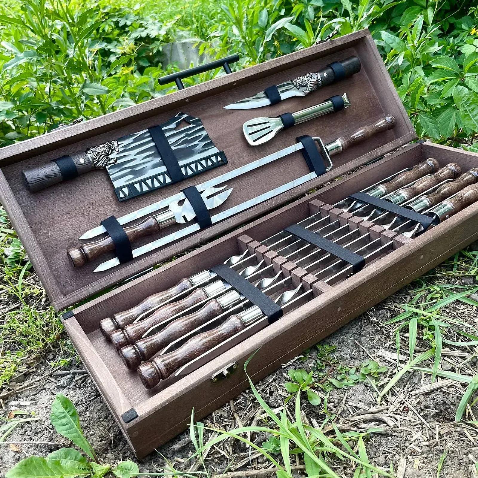 Кейс дерев'яний з набором шампурів «ТРІУМФ»