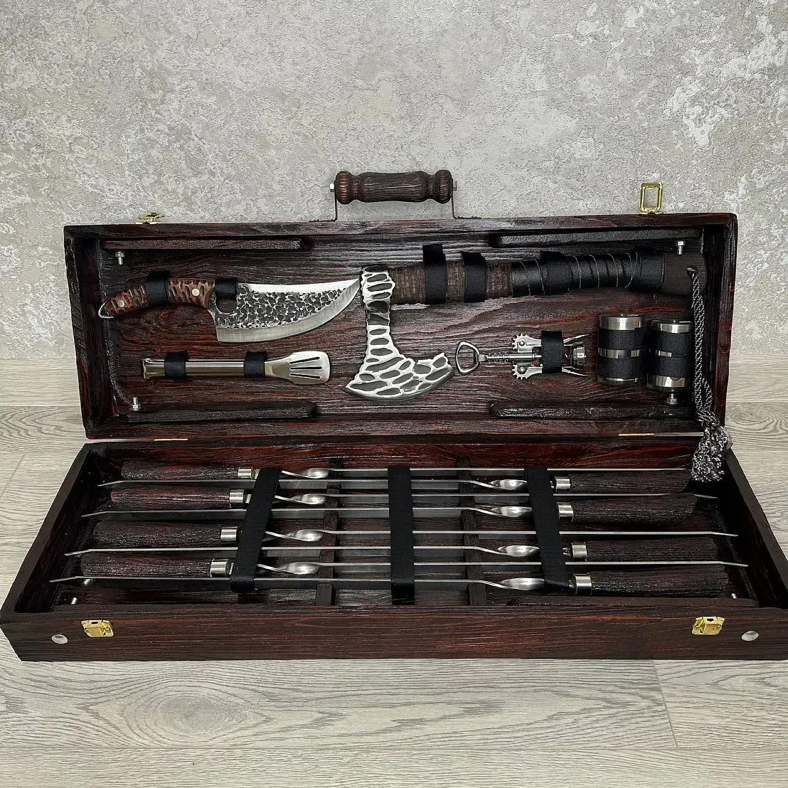 Дерев'яний кейс із набором шампурів "БУРЕВІЙ"