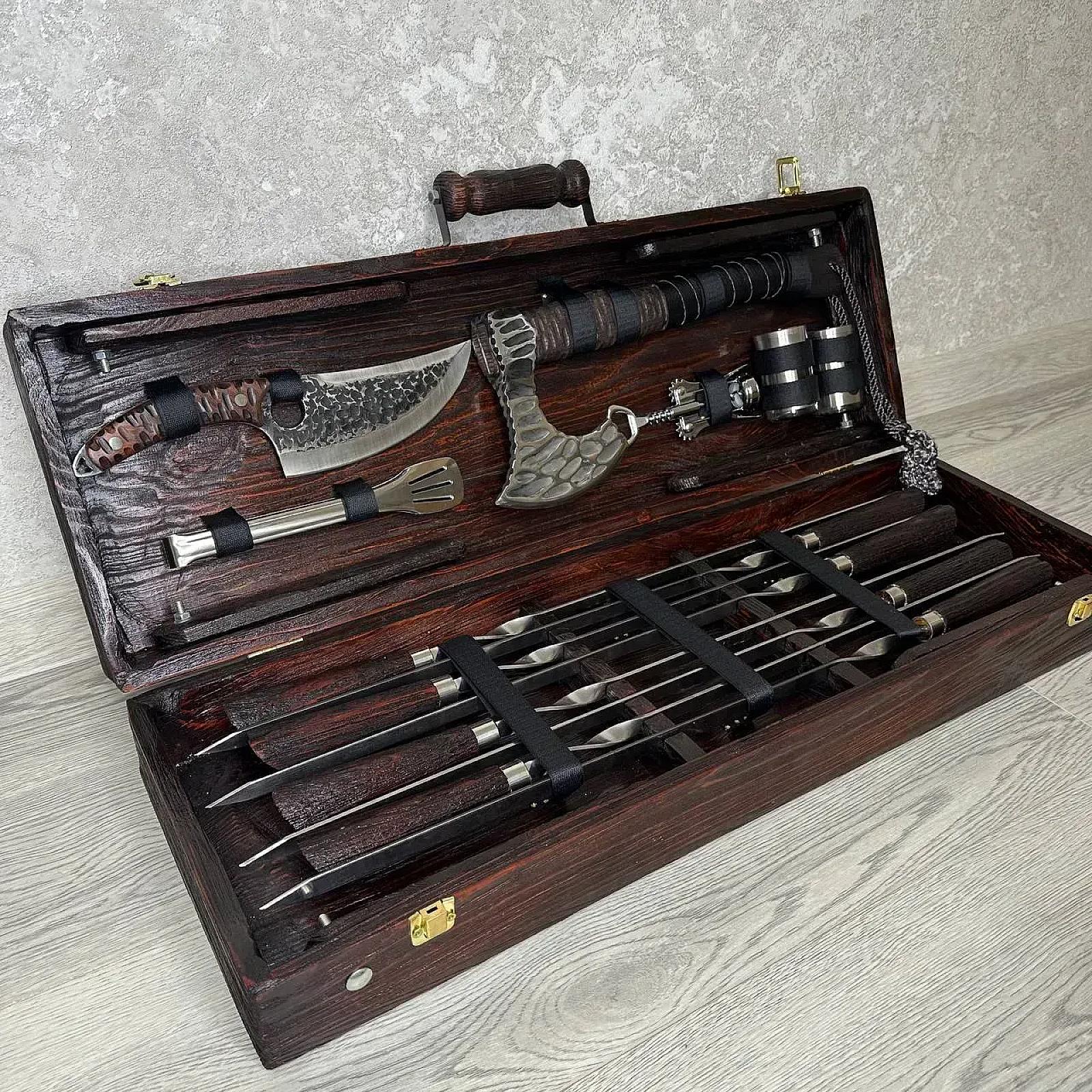 Дерев'яний кейс із набором шампурів "БУРЕВІЙ"