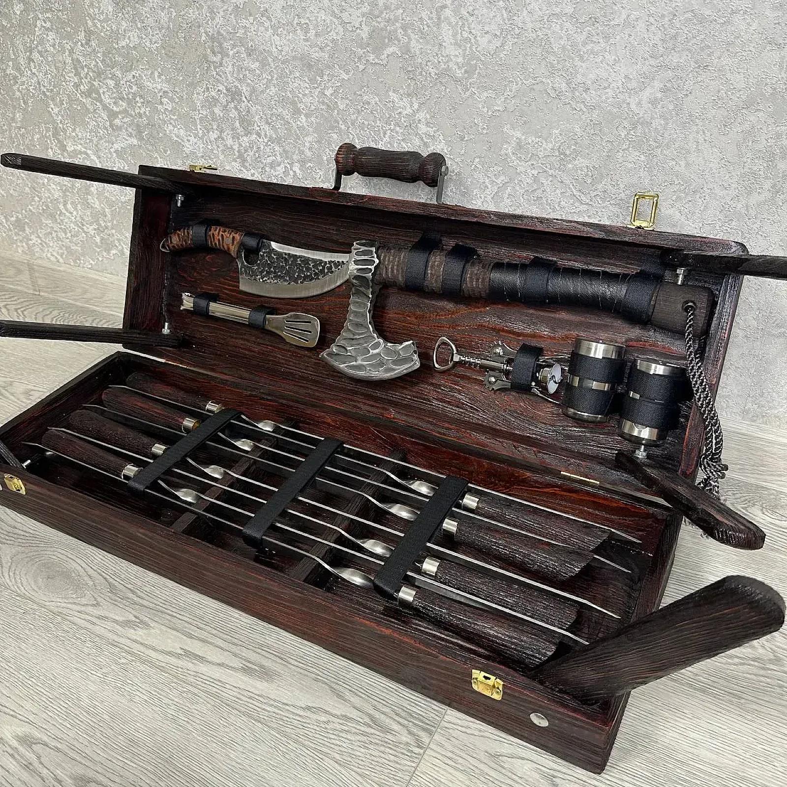 Дерев'яний кейс із набором шампурів "БУРЕВІЙ"