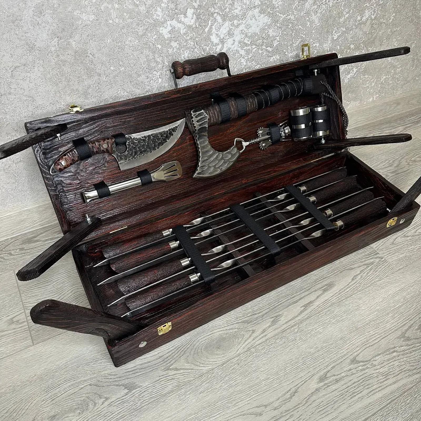 Дерев'яний кейс із набором шампурів "БУРЕВІЙ"