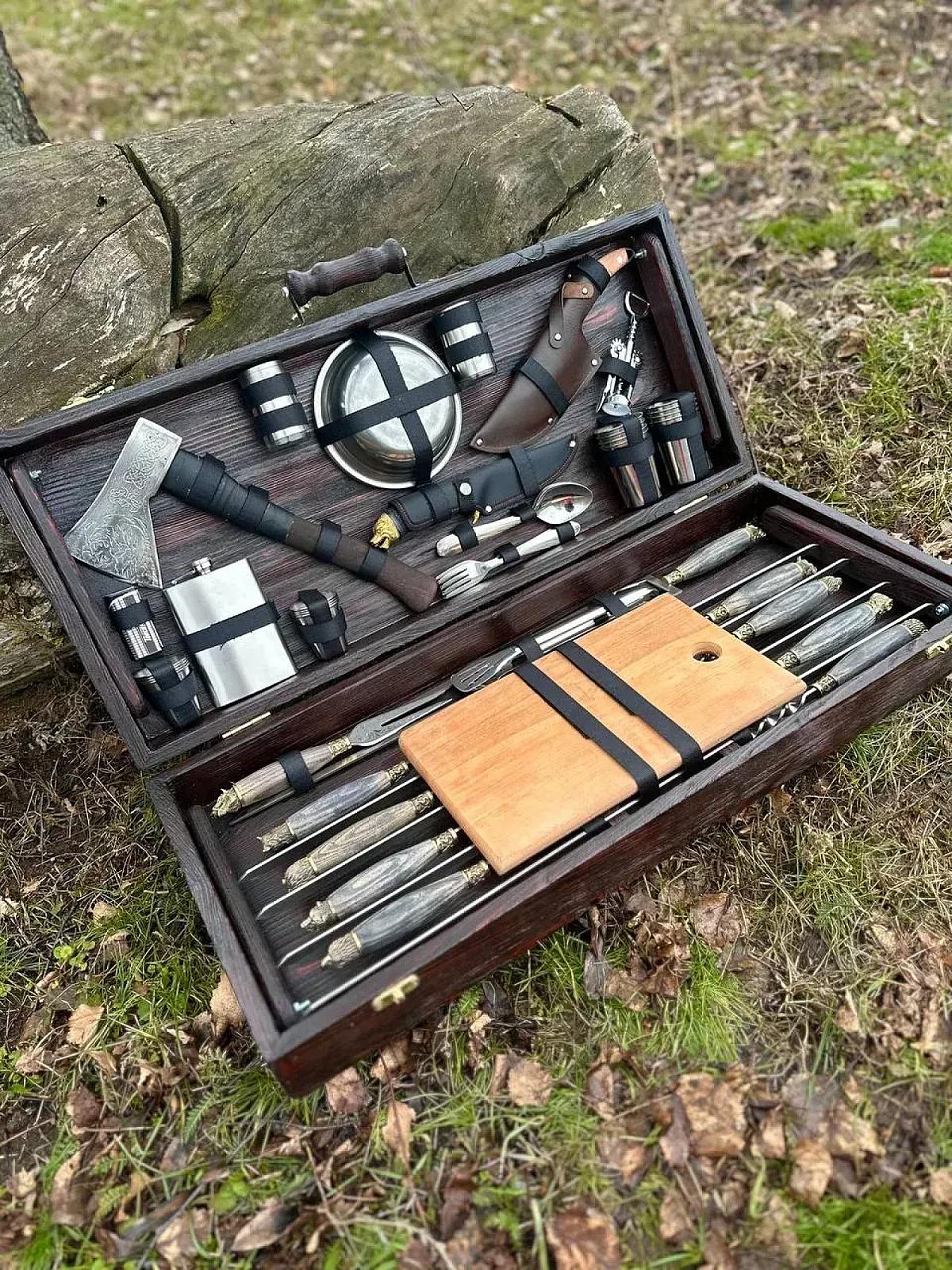 Дерев'яний кейс із набором шампурів «ВІВАТ»