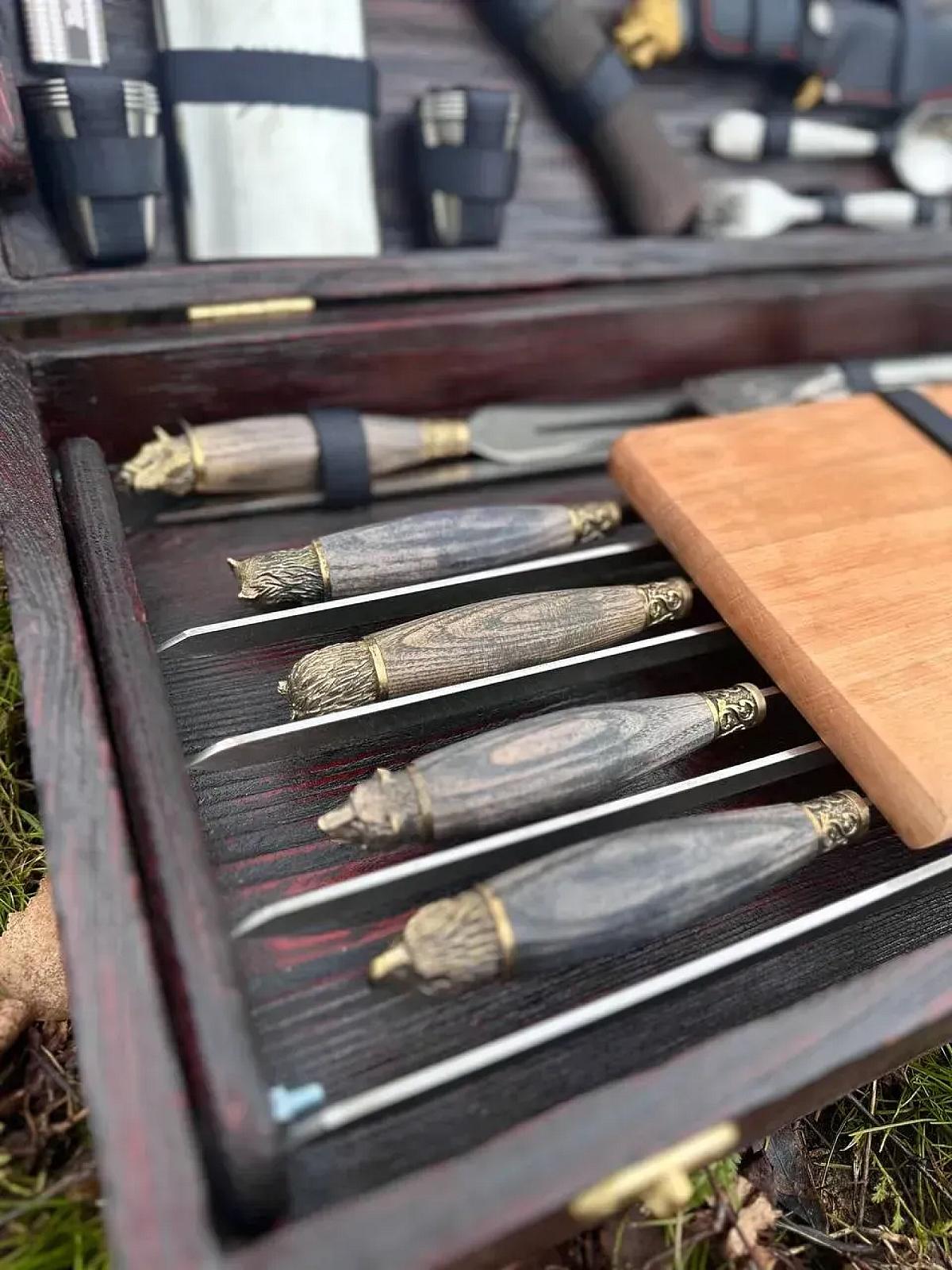 Дерев'яний кейс із набором шампурів «ВІВАТ»