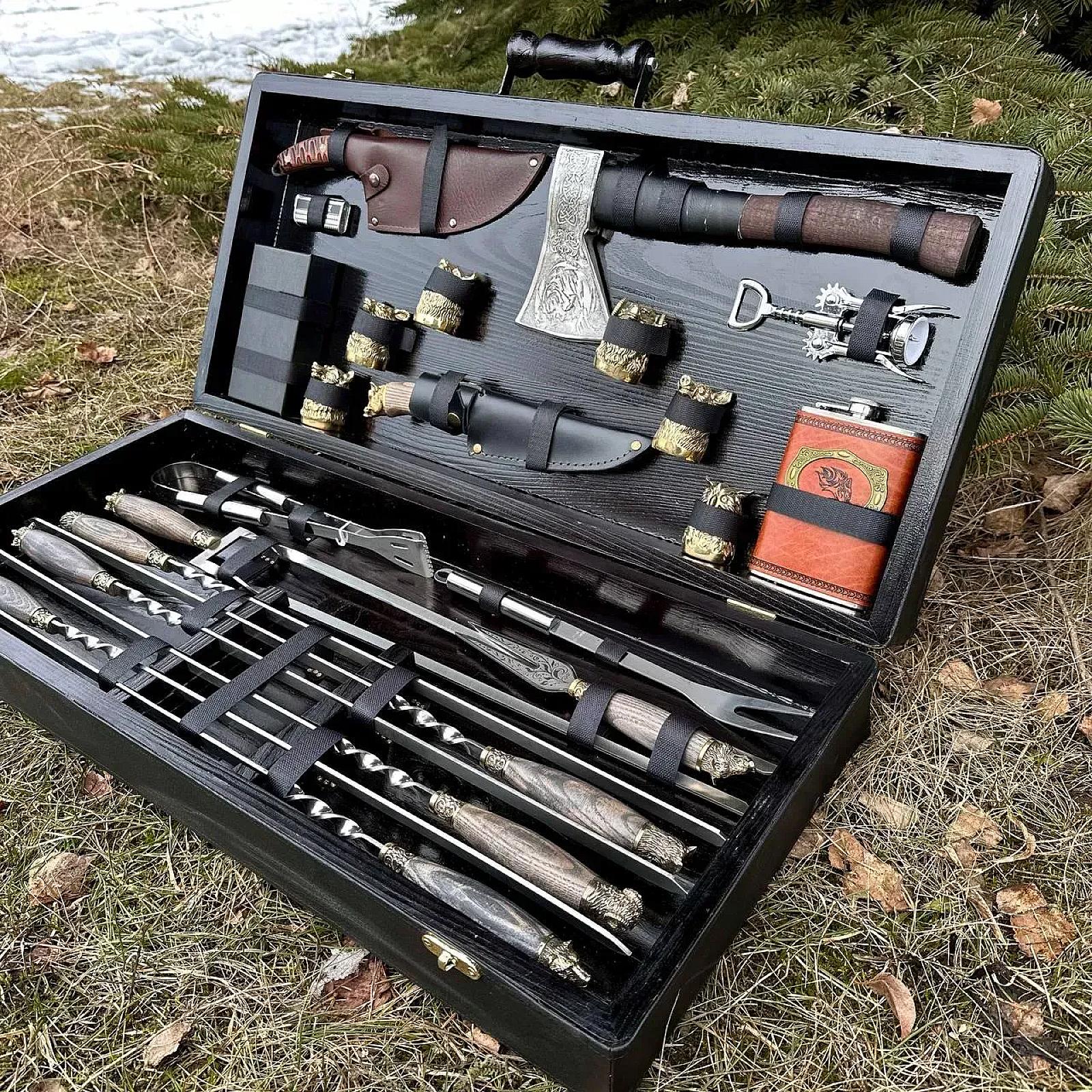 Дерев'яний кейс із набором шампурів «КОРОЛЬ»