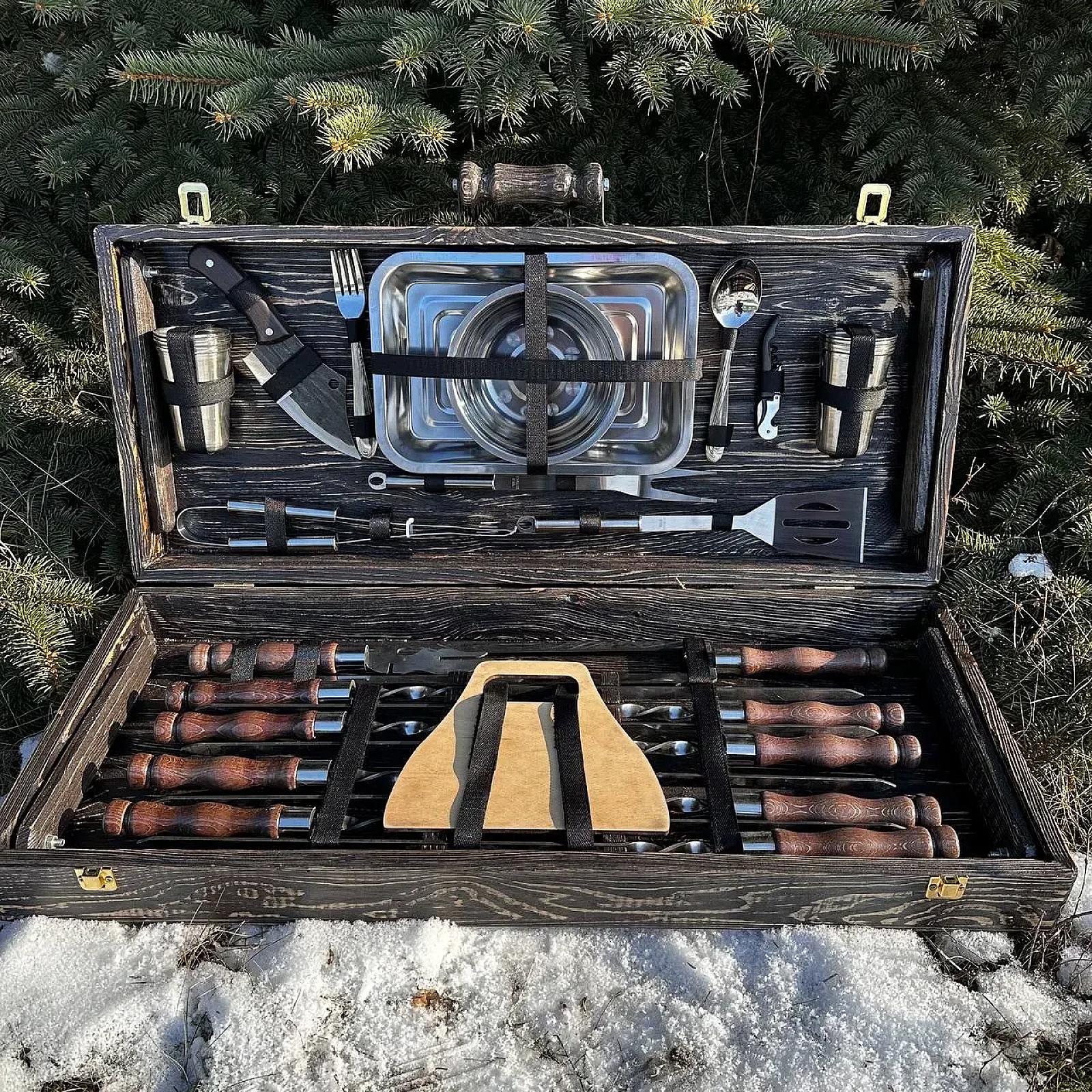 Дерев'яний кейс "ХИЖАК" з набором шампурів