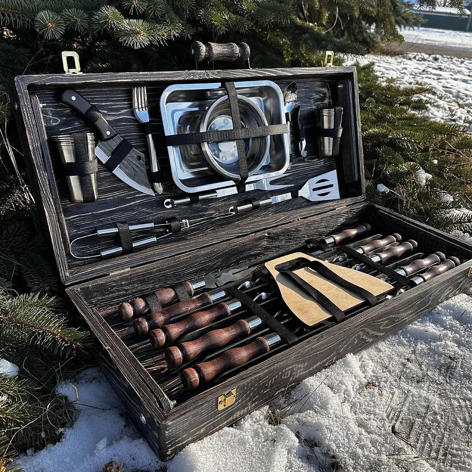 Дерев'яний кейс "ХИЖАК" з набором шампурів