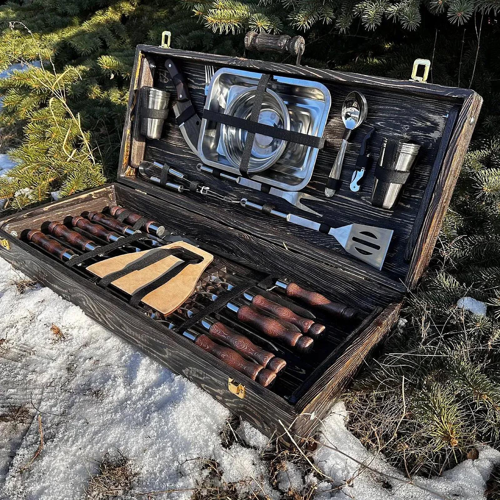 Дерев'яний кейс "ХИЖАК" з набором шампурів