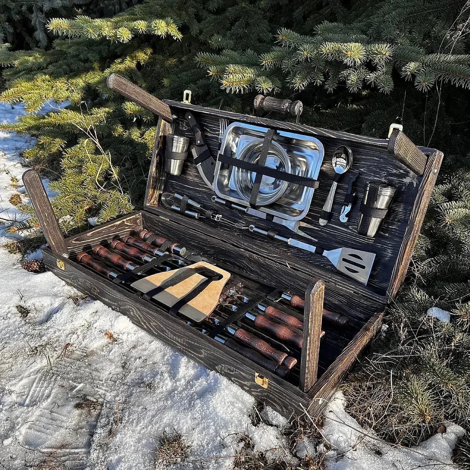 Дерев'яний кейс "ХИЖАК" з набором шампурів