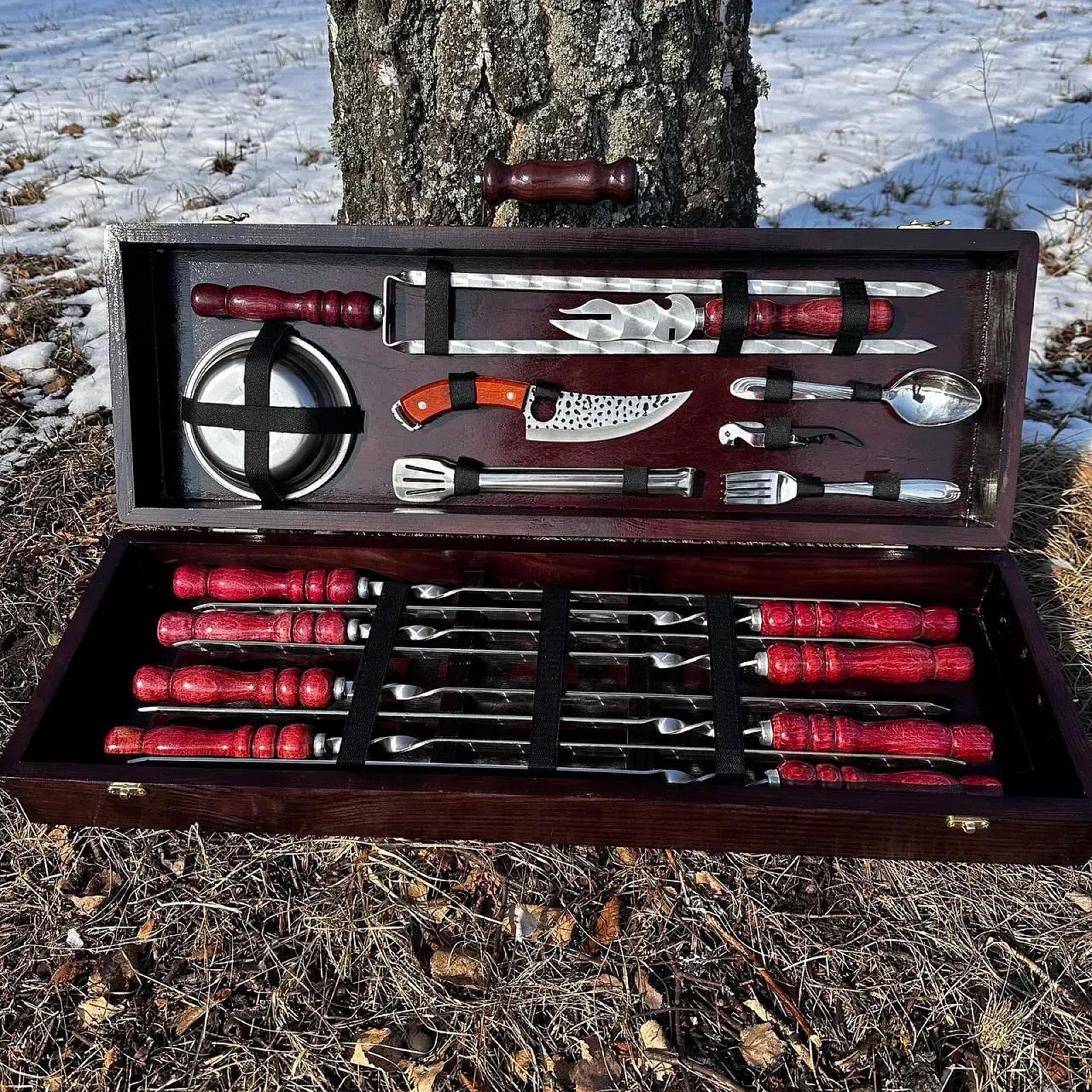 Набір шампурів «МАНДРІВНИК» у кейсі з дерева