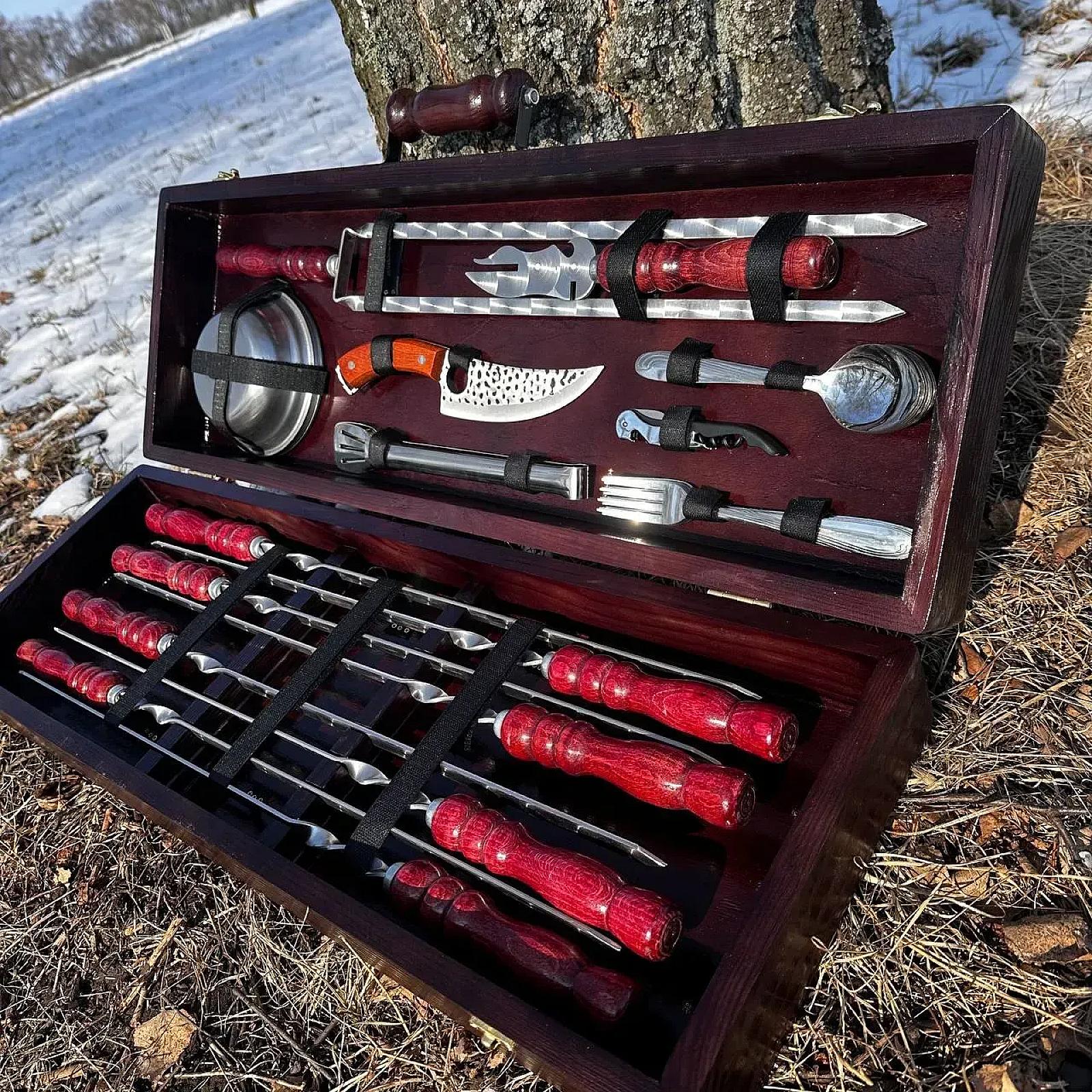 Набір шампурів «МАНДРІВНИК» у кейсі з дерева