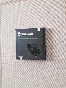 Trezor Model One - криптогаманець