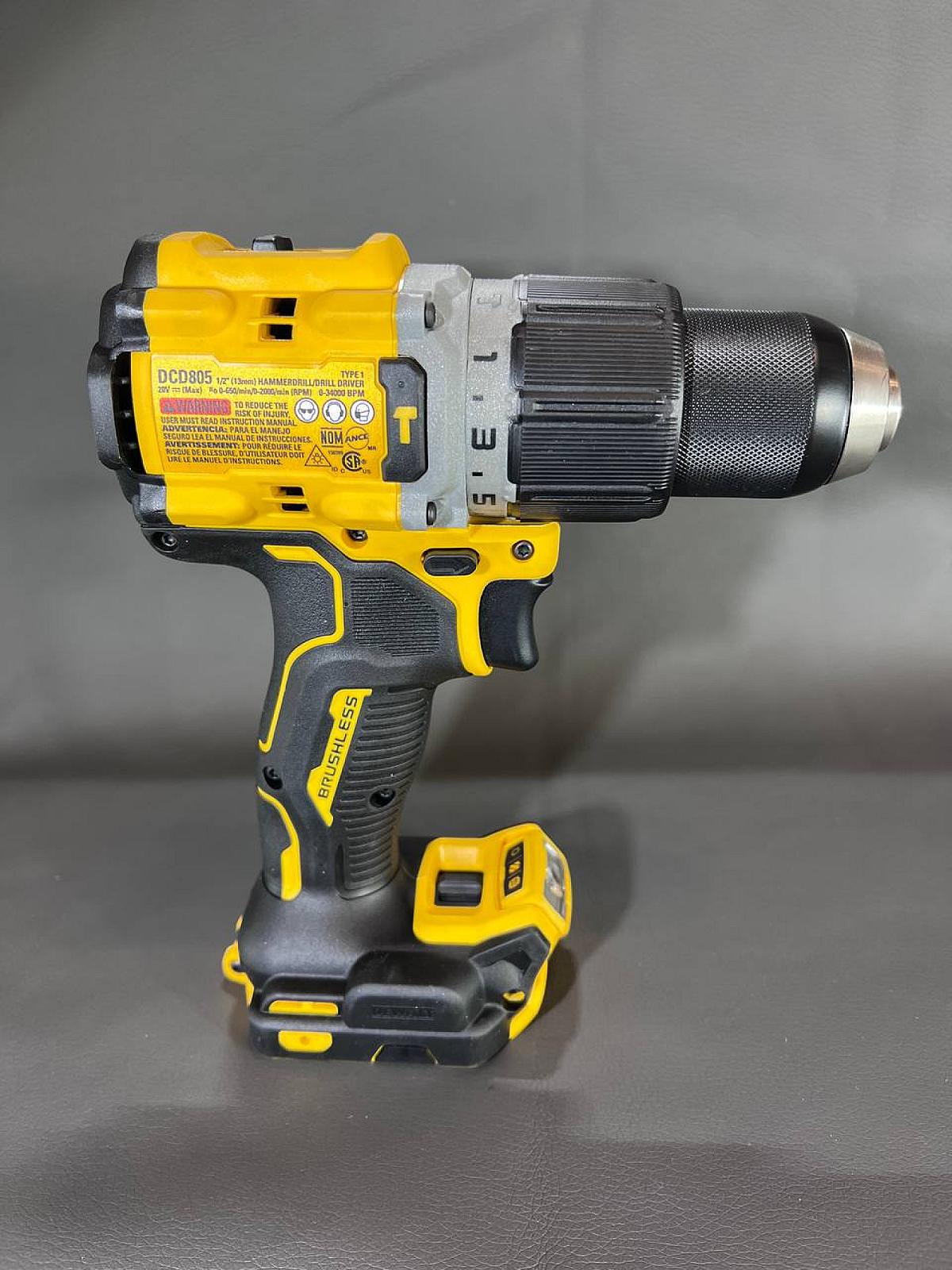 Шурупокрут з ударом DeWalt DCD805