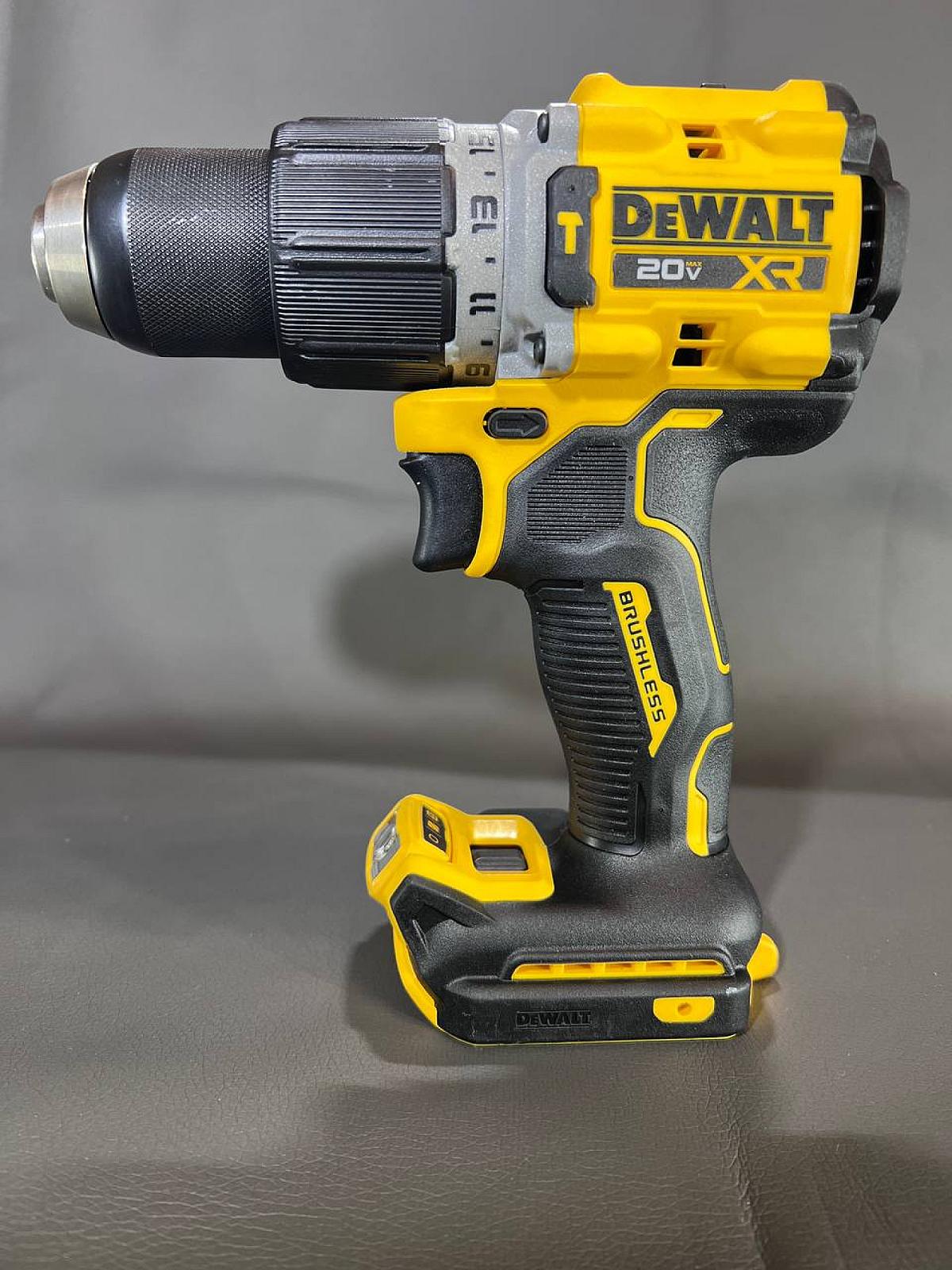Шурупокрут з ударом DeWalt DCD805
