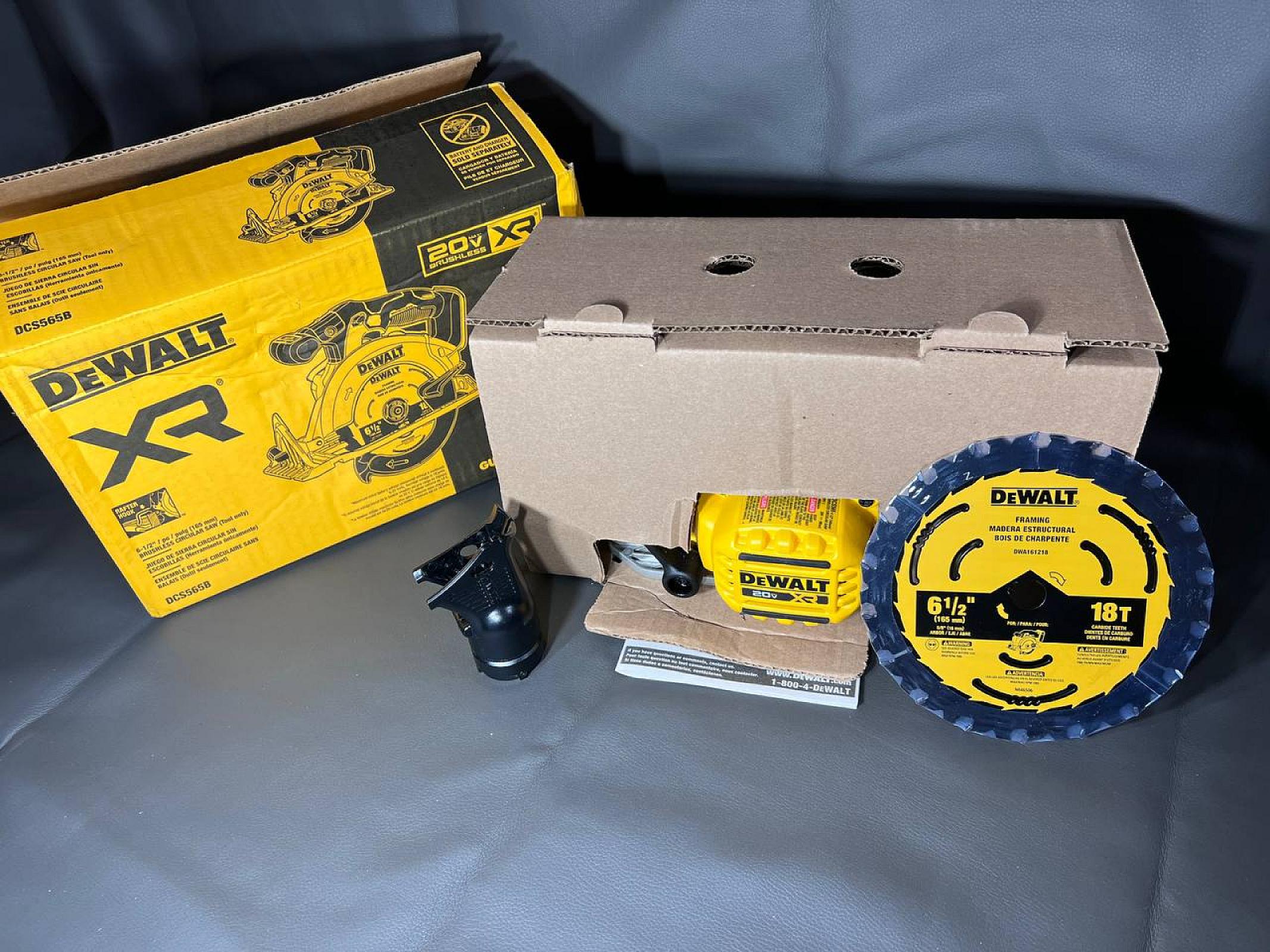 Акумуляторна  пилка DeWalt DCS565