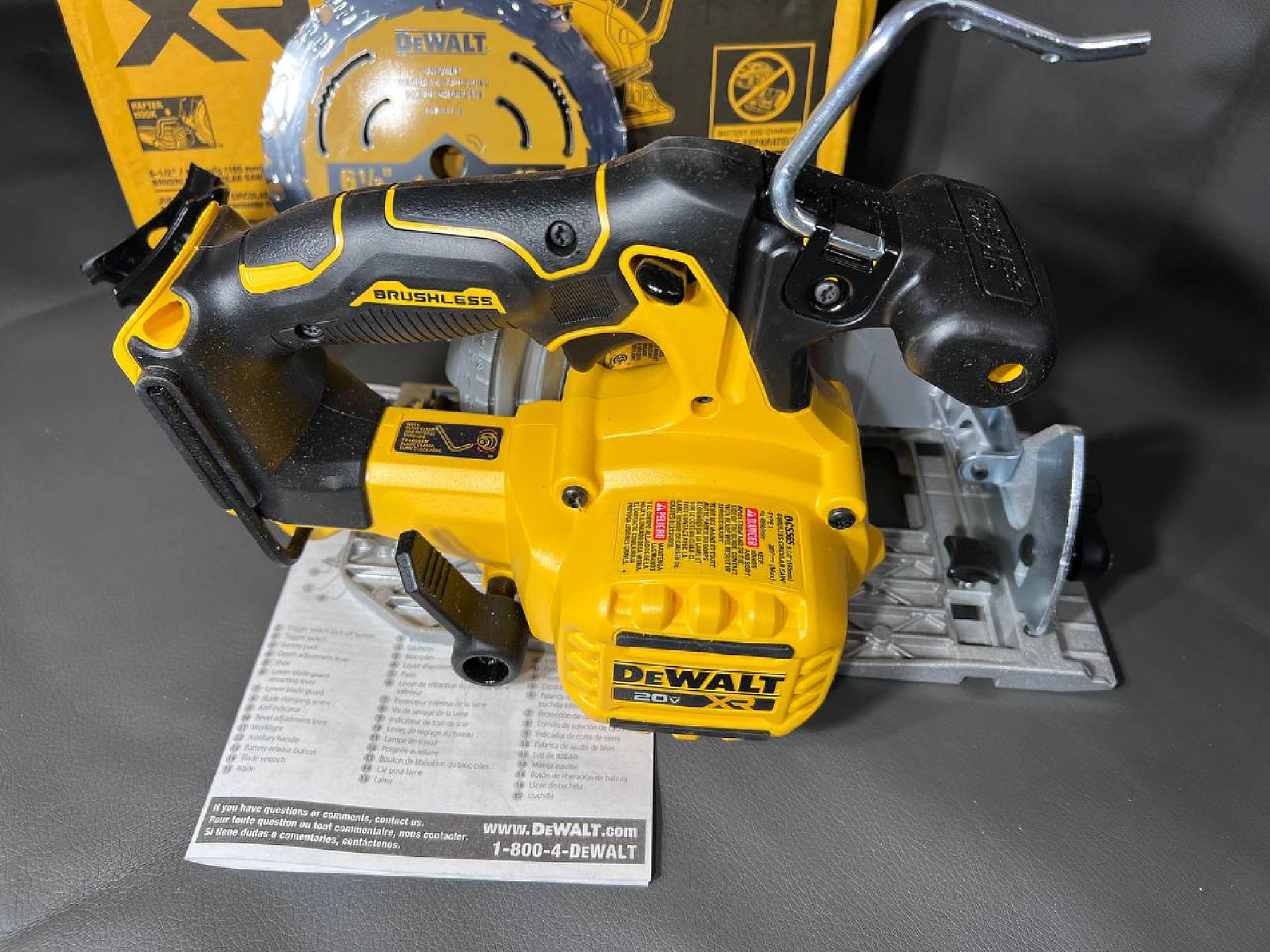 Акумуляторна  пилка DeWalt DCS565