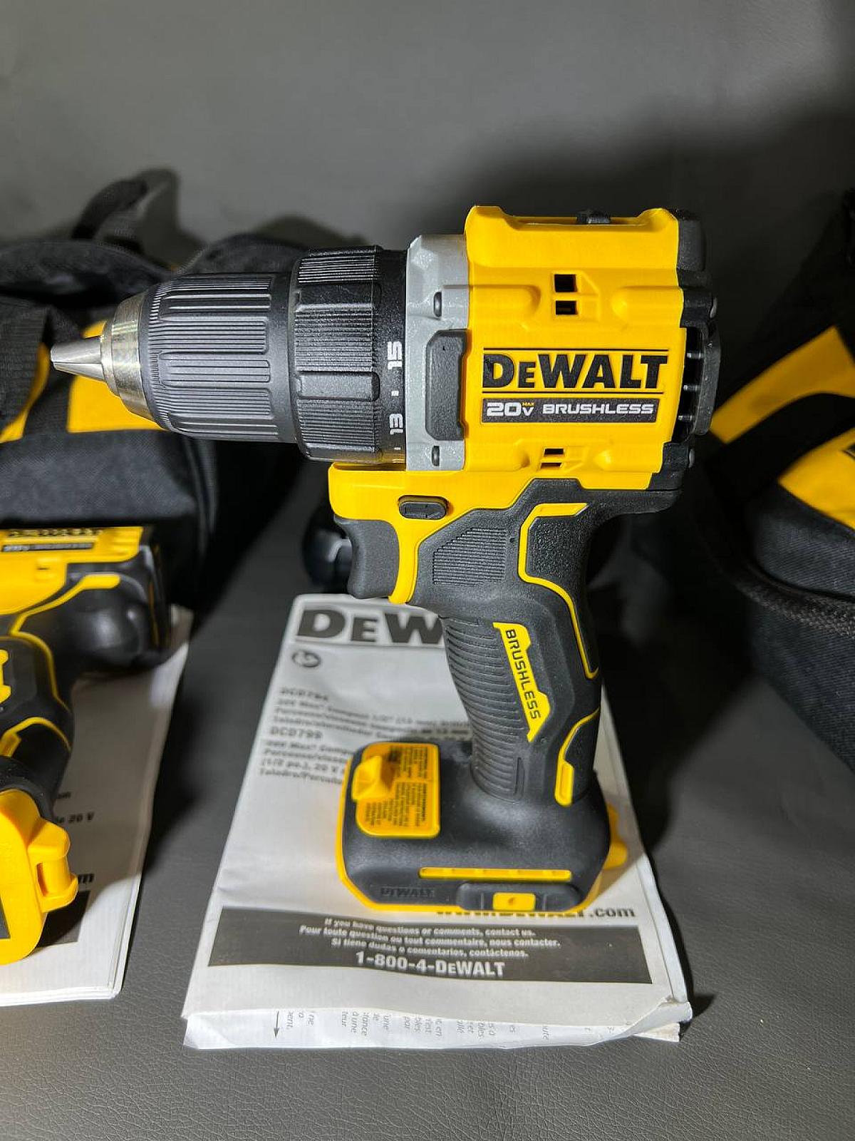 Дриль-шуруповерт DCD794