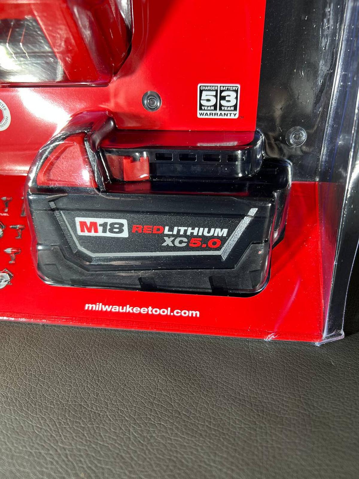 Комплект зарядний пристрій M18 та M12 та акумулятор M18 REDLITHIUM XC 5.0Ah