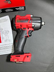 Компактний акумуляторний ударний гайковерт 1/2 Milwaukee 2962-20 серії M18 FUEL