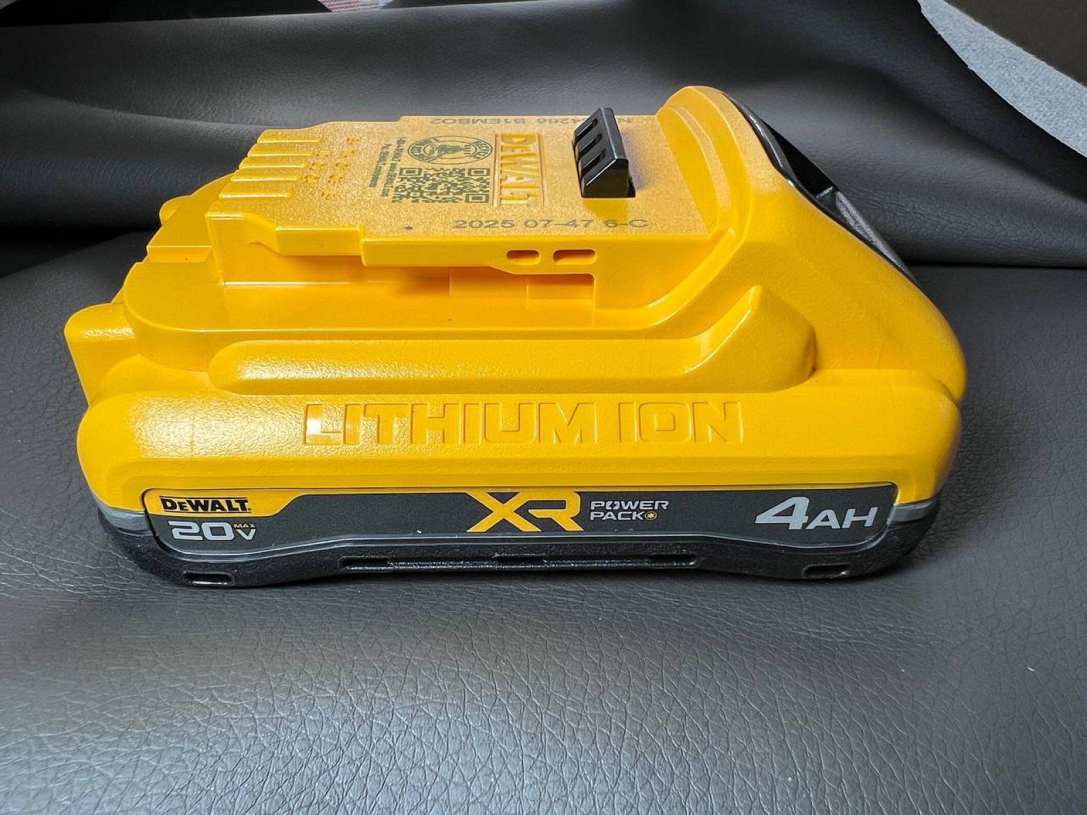 Акумулятори DeWalt dcb2104, dcb240, dcb205, dcb203