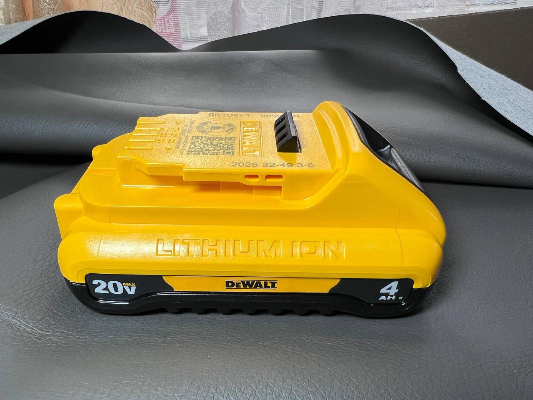 Акумулятори DeWalt dcb2104, dcb240, dcb205, dcb203