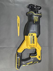 Потужна та компактна акумуляторна шабельна пила DeWALT DCS382 18V/20V XR Brushless