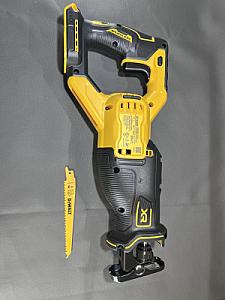 Потужна та компактна акумуляторна шабельна пила DeWALT DCS382 18V/20V XR Brushless